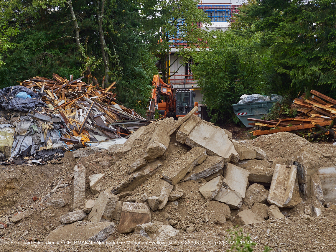 31.08.2022 - Baustelle an der Niederalmstraße 16 und Hugo-Lang-Bogen 13 in Neuperlach-Trudering